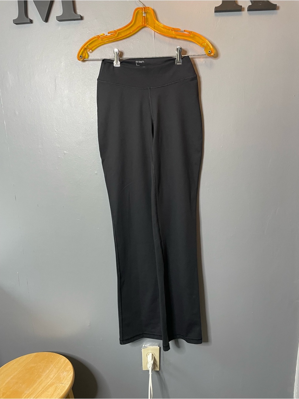 Gap Fit Black Women's Stretch Flare Yoga Pants‎ size small regular